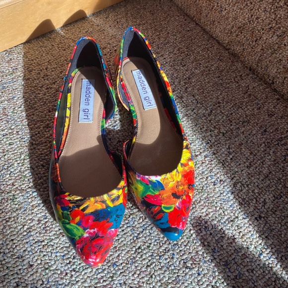 NWOT Madden Girl Flats 7 Summer Floral Flats Colorful Spring Bright Shoes Work - Picture 3 of 9